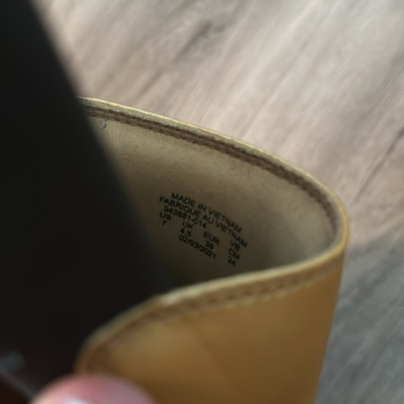 Nike’s women’s benassi just do it gold slide size 7 - Picture 4 of 8